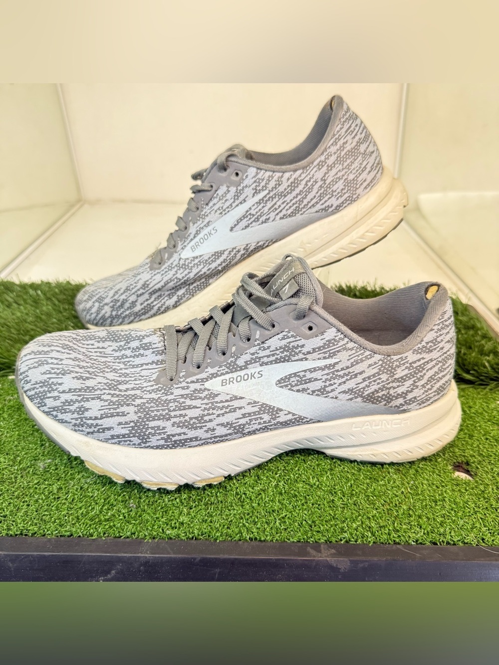 Brooks Womens Launch 7  Grey Running Shoes Size 9.5